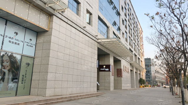 武漢鳳銘廣場寫字樓保潔外包服務(wù)