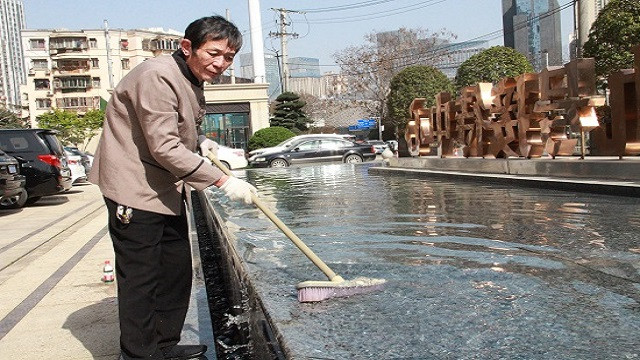 齊峰物業(yè)來告訴你該如何正確的清洗衛(wèi)生間！